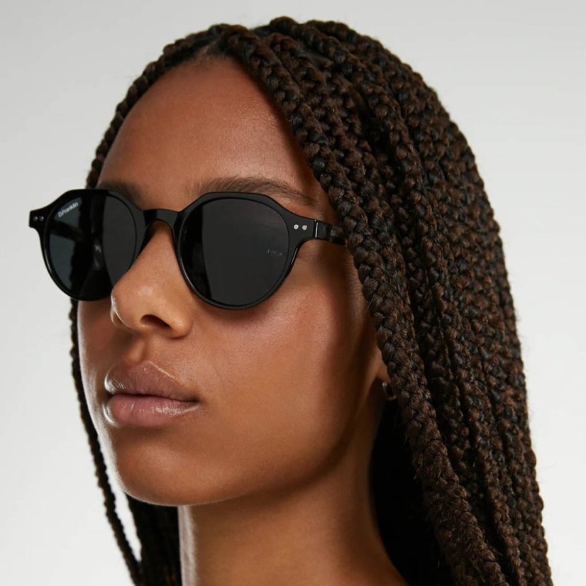 Slnečné okuliare D.Franklin Ultra Light S Round Black Black modelka 1