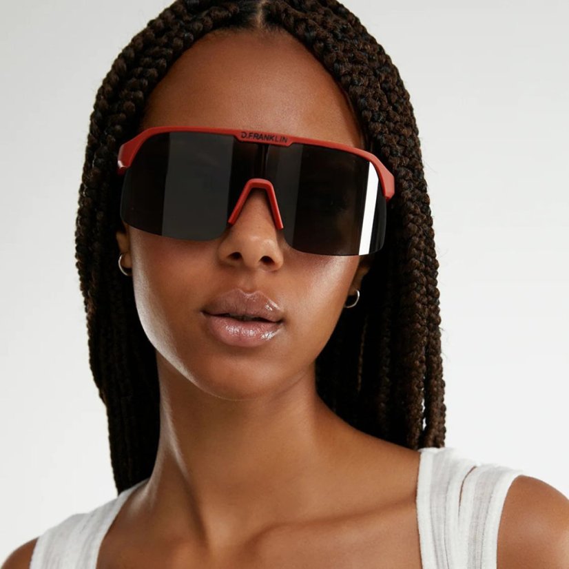 Slnečné okuliare D.Franklin Wind Fifty Red Black modelka