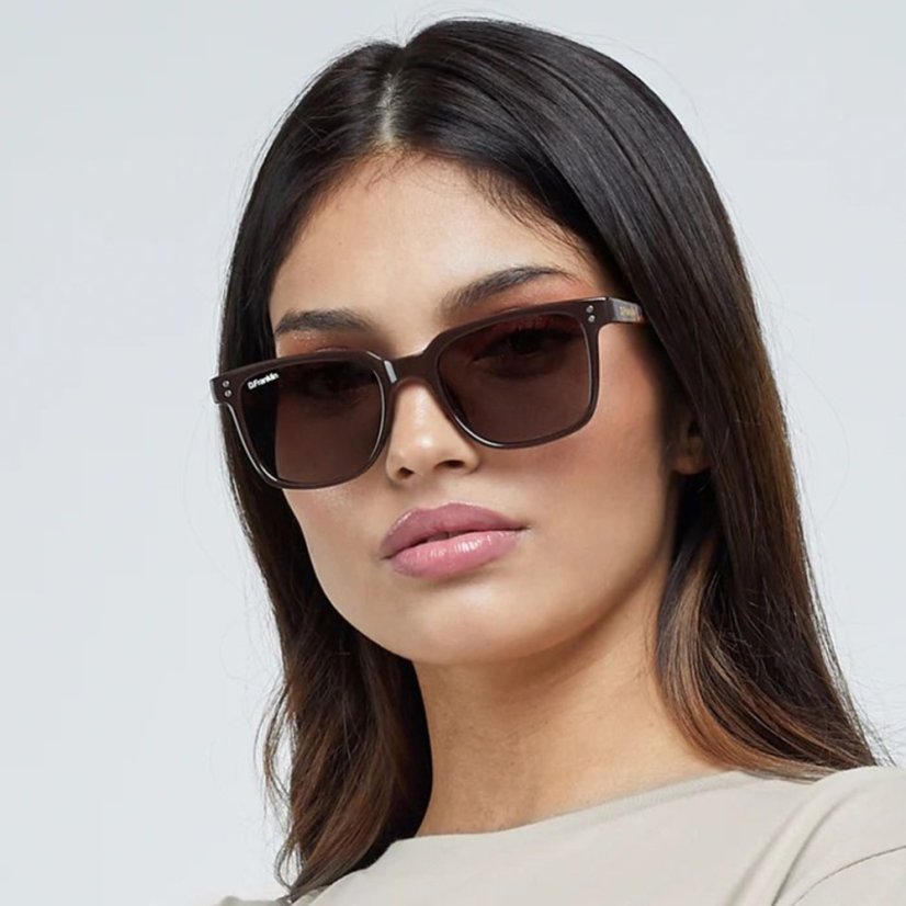 Sluneční brýle D.Franklin Ultra Light SQ Low Brown Grad Brown modelka 2