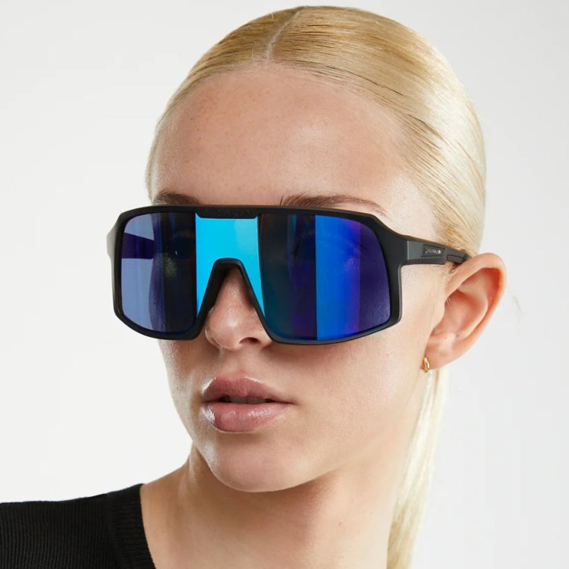 Sluneční brýle D.Franklin Wind Black Blue modelka