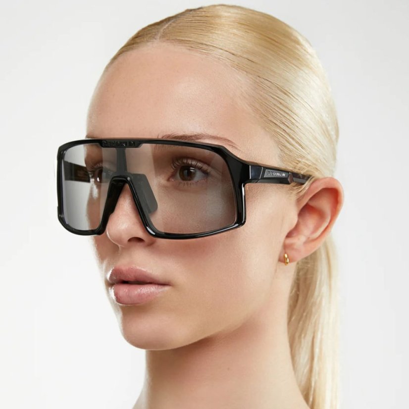 Sluneční brýle D.Franklin Wind Black Photochromic modelka